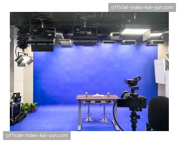 虚拟演播室不仅替代了实景搭建，还通过交互引擎丰富了演播厅的视觉层次